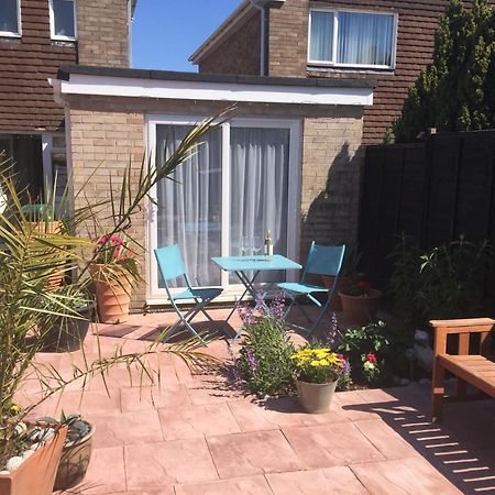 Basingstoke En Suite Room In Garden Annex Bagian luar foto
