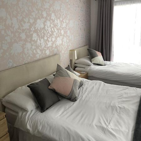 Basingstoke En Suite Room In Garden Annex Bagian luar foto