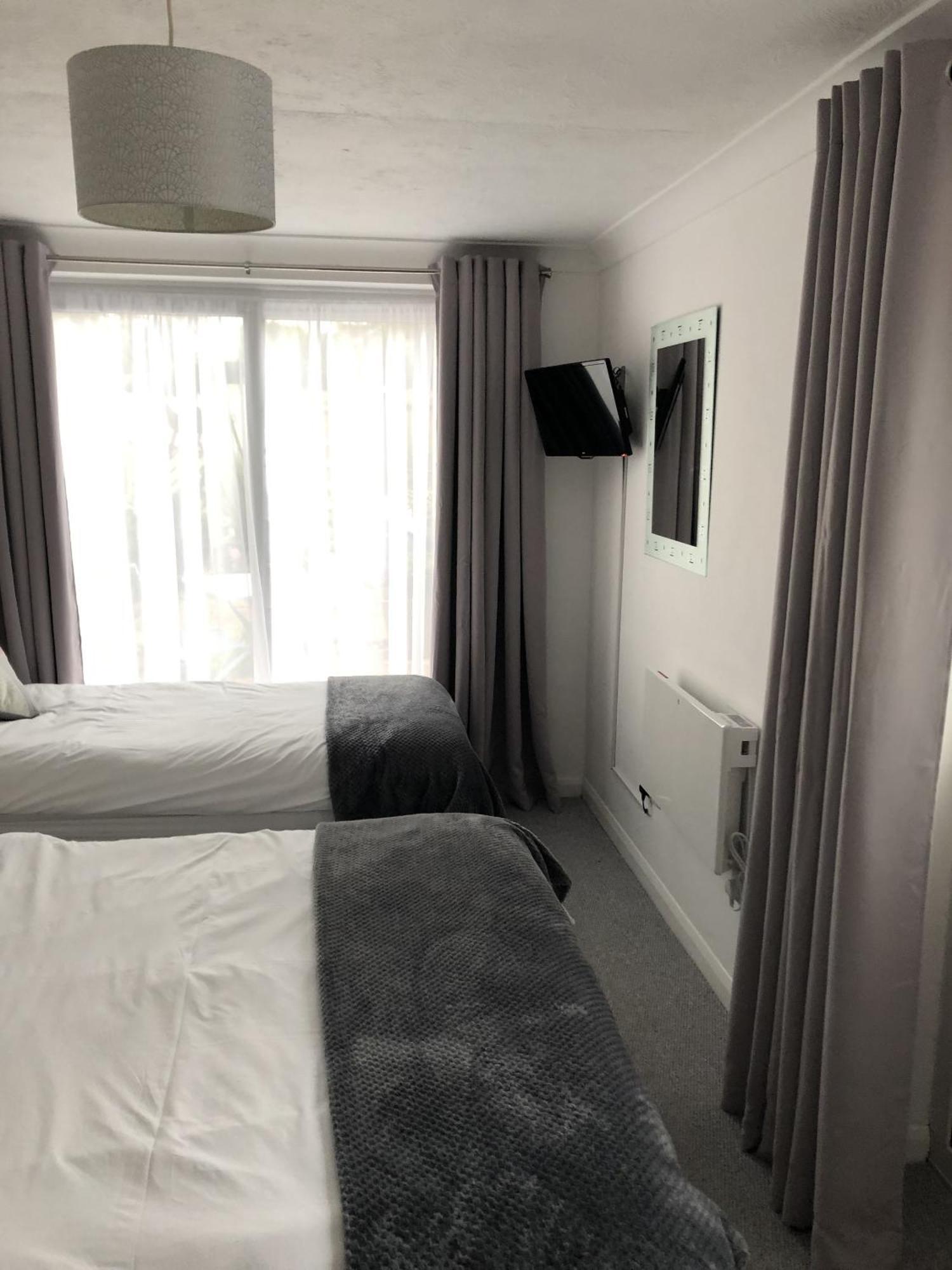 Basingstoke En Suite Room In Garden Annex Bagian luar foto