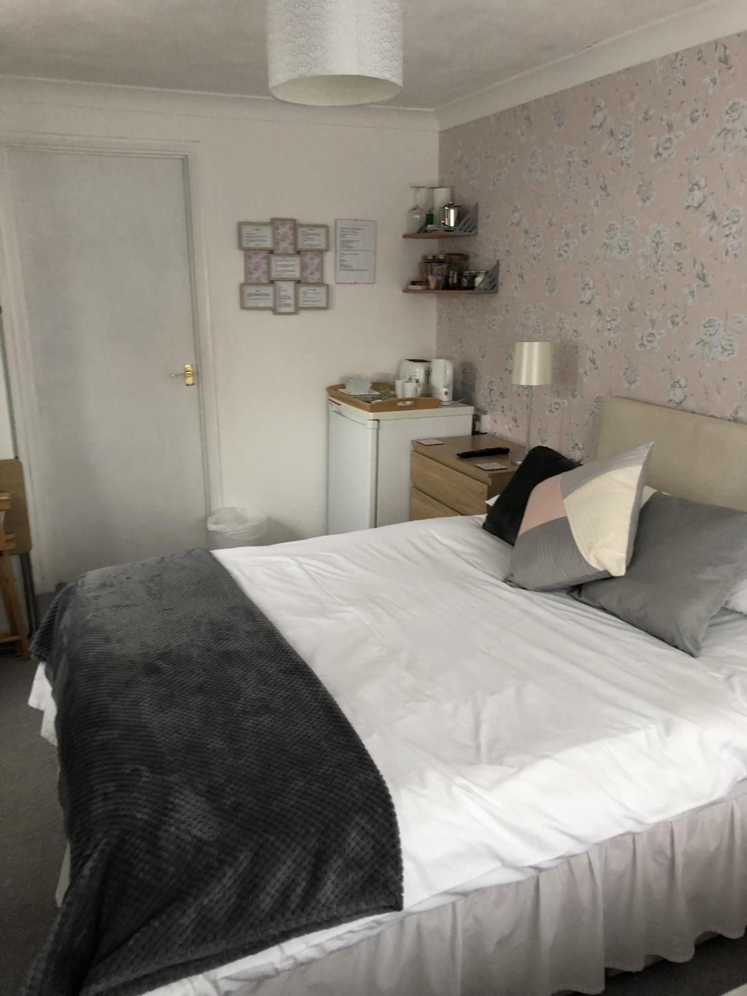 Basingstoke En Suite Room In Garden Annex Bagian luar foto
